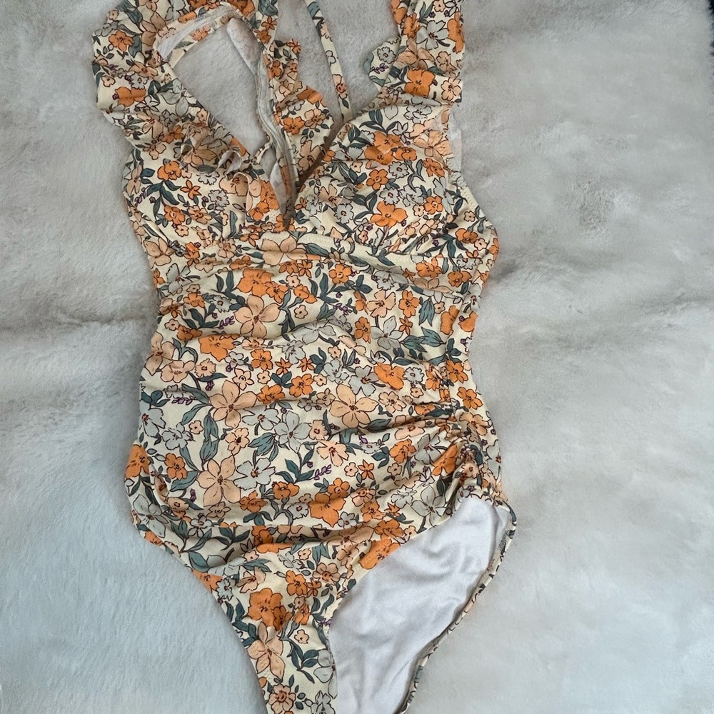 Cupshe NWT SZ S One Piece Swim Suit Ruffle Detail Open Back 17